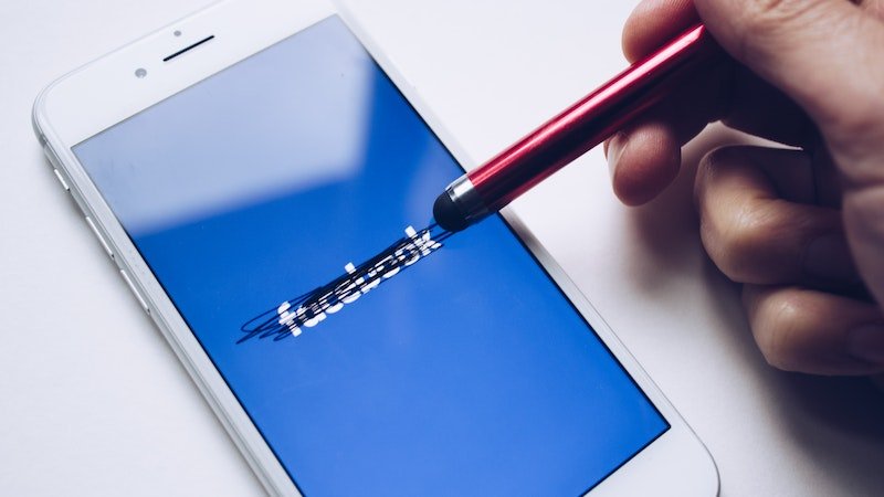 İngiltere’den Facebook’a rekor ceza İngiltere, Facebook'a rekor düzeyde para cezası verdi.